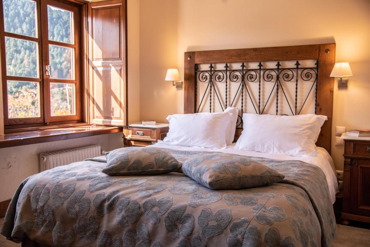 Epoches Hotel Karpenísion Екстериор снимка