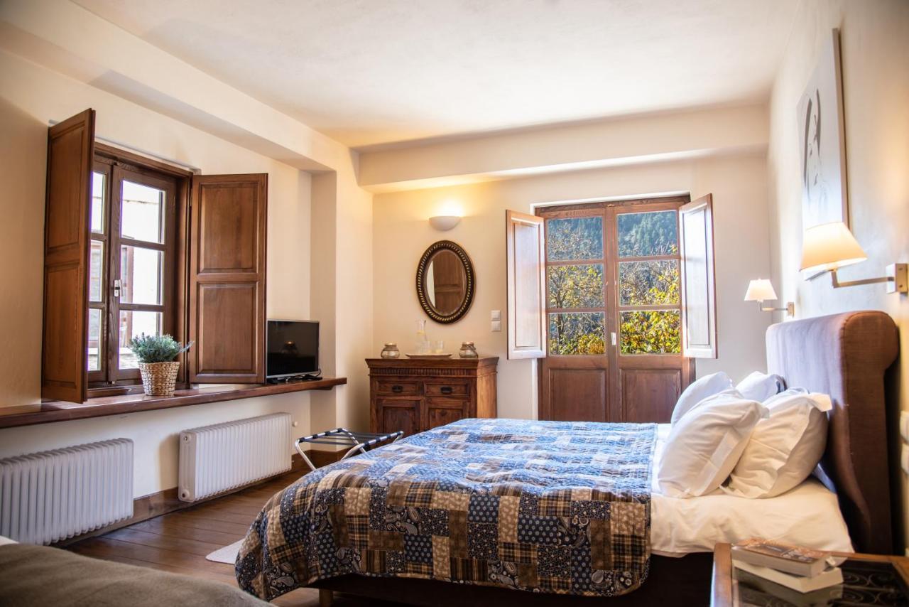 Epoches Hotel Karpenísion Екстериор снимка