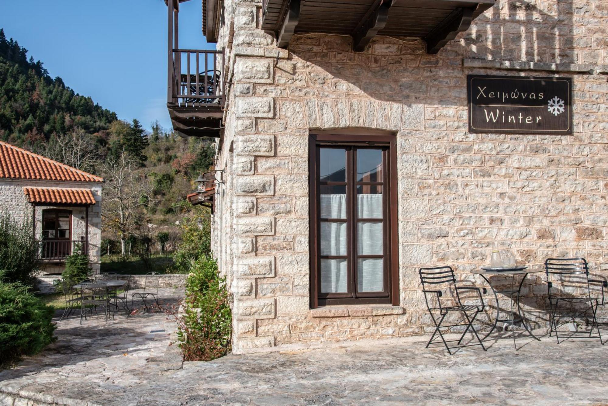 Epoches Hotel Karpenísion Екстериор снимка