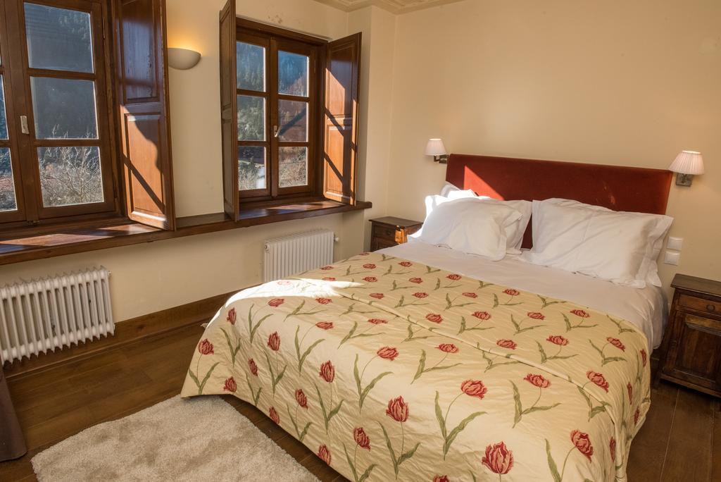 Epoches Hotel Karpenísion Екстериор снимка