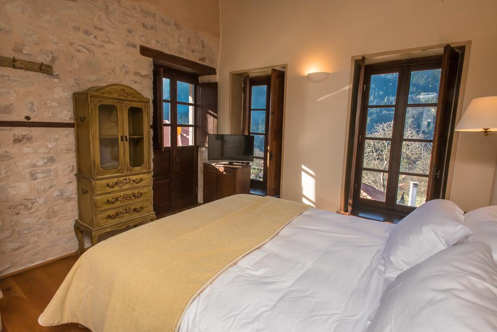 Epoches Hotel Karpenísion Екстериор снимка