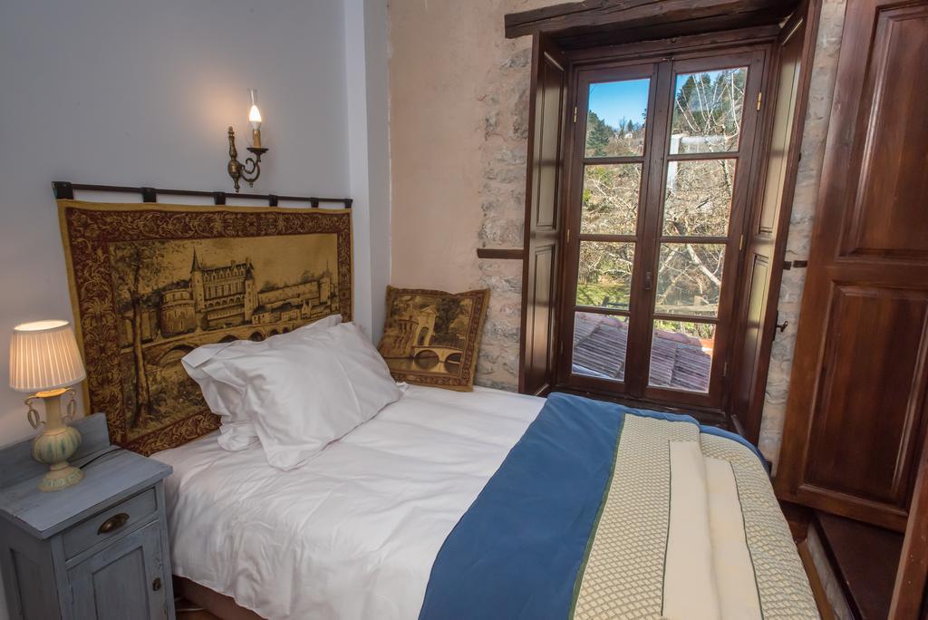 Epoches Hotel Karpenísion Екстериор снимка