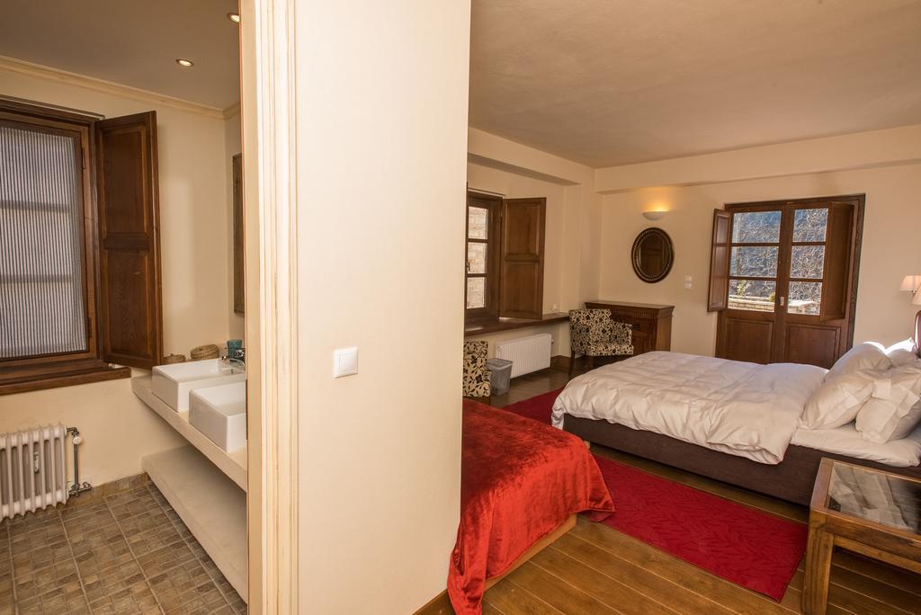 Epoches Hotel Karpenísion Екстериор снимка