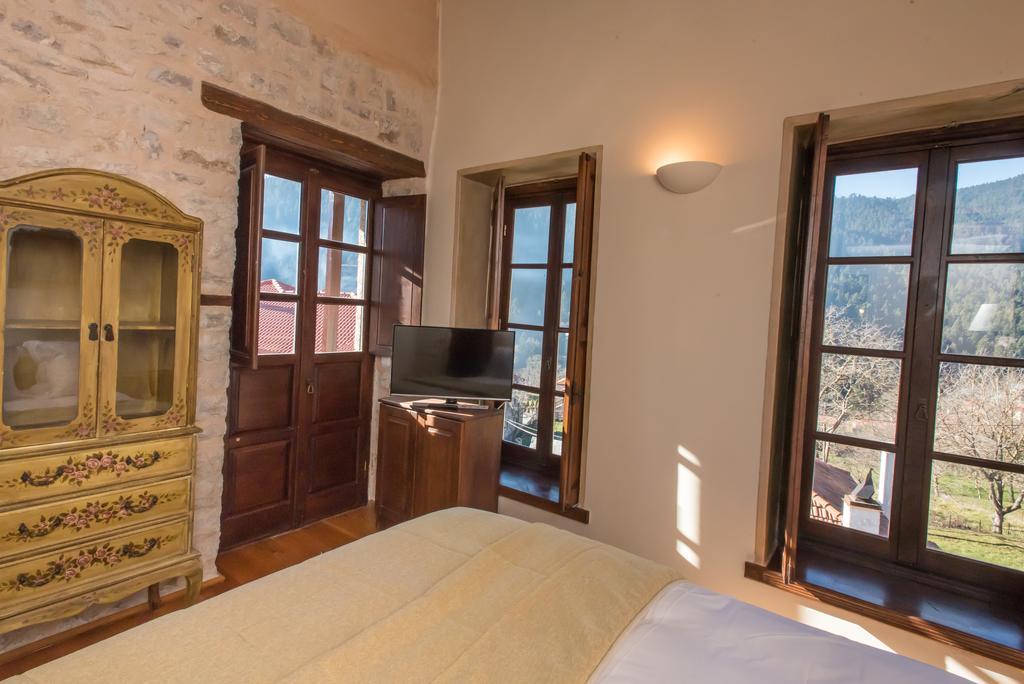 Epoches Hotel Karpenísion Екстериор снимка