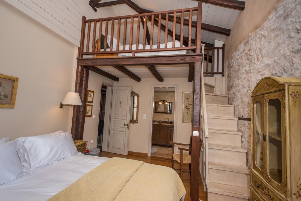 Epoches Hotel Karpenísion Екстериор снимка