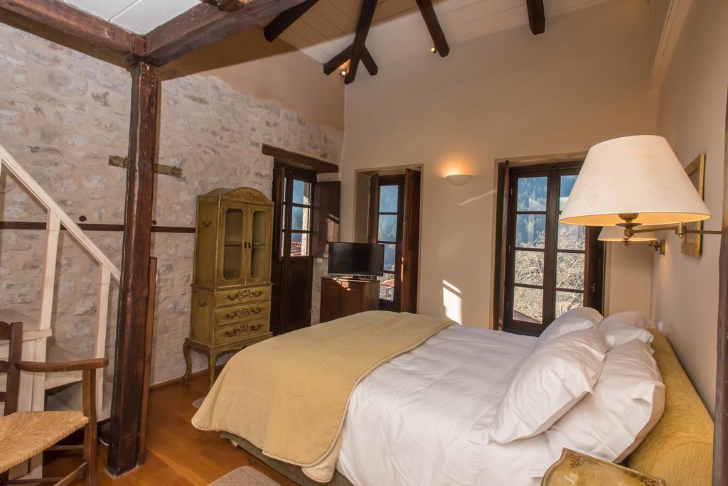 Epoches Hotel Karpenísion Екстериор снимка