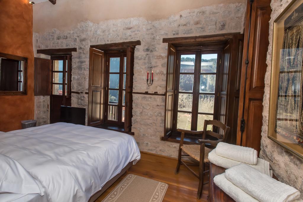 Epoches Hotel Karpenísion Екстериор снимка