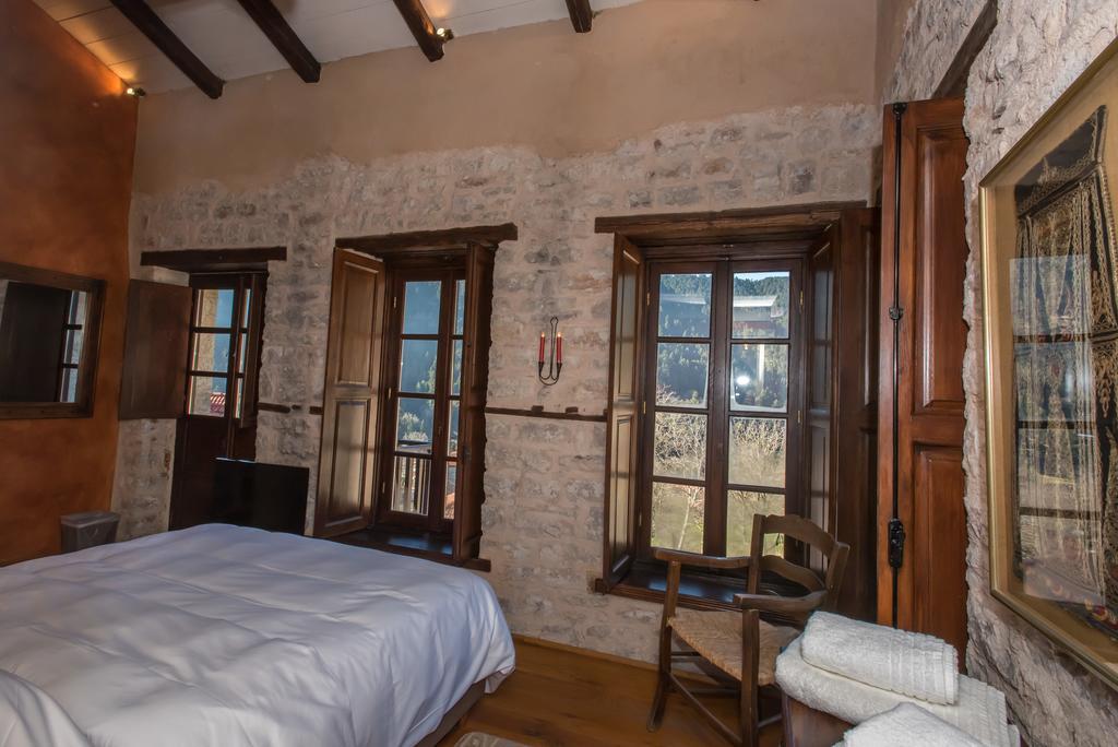 Epoches Hotel Karpenísion Екстериор снимка