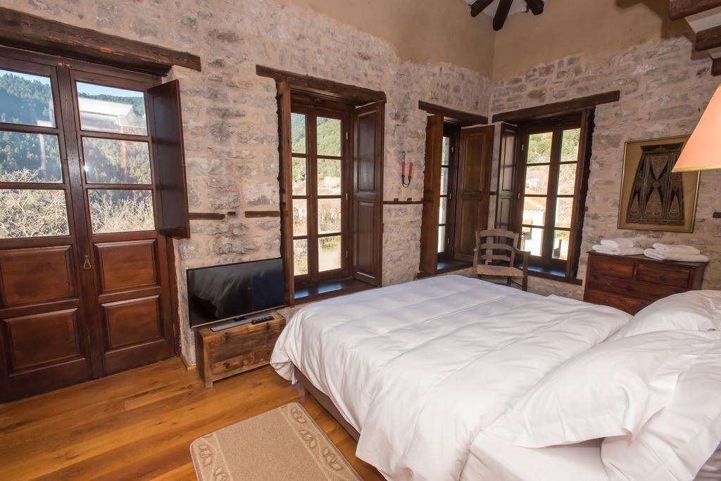 Epoches Hotel Karpenísion Екстериор снимка