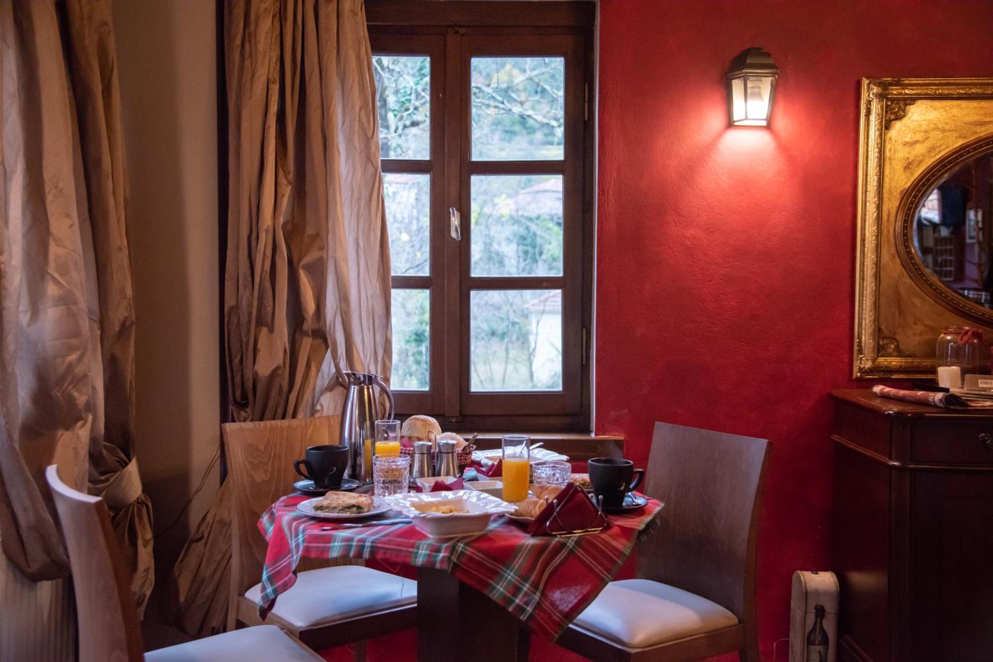 Epoches Hotel Karpenísion Екстериор снимка