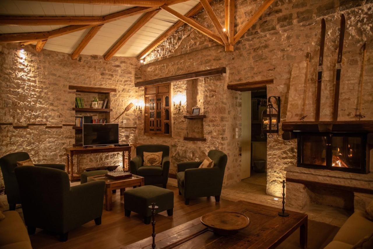 Epoches Hotel Karpenísion Екстериор снимка